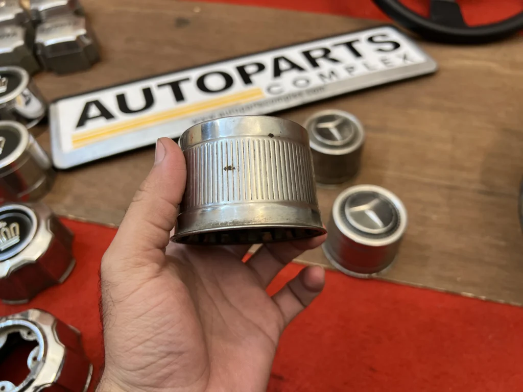 OEM Toyota center caps fit corolla 1976, corolla 1980 - 1983 te72 ke70, Carina Ta40 (4)