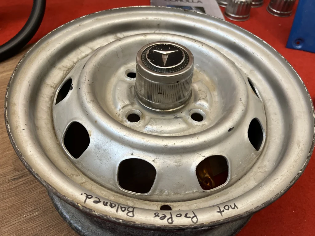 OEM Toyota center caps fit corolla 1976, corolla 1980 - 1983 te72 ke70, Carina Ta40 (6)