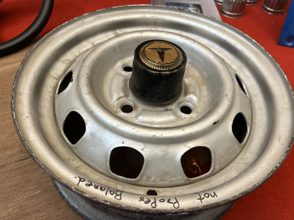 OEM Toyota center caps fits corolla ke30 (1)