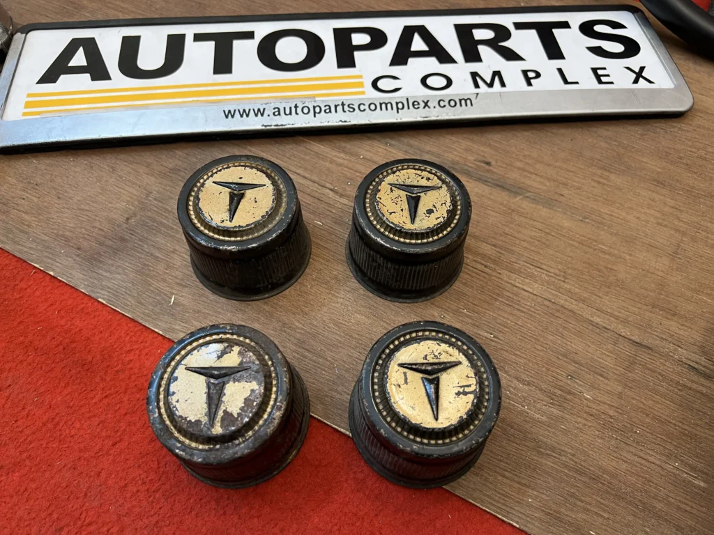 OEM Toyota center caps fits corolla ke30 (3)