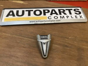 TOYOTA HILUX RN20 RN25 Pickup Truck Emblem Badge Front Grille badge (2)