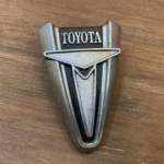 TOYOTA HILUX RN20 RN25 Pickup Truck Emblem Badge Front Grille badge (3)