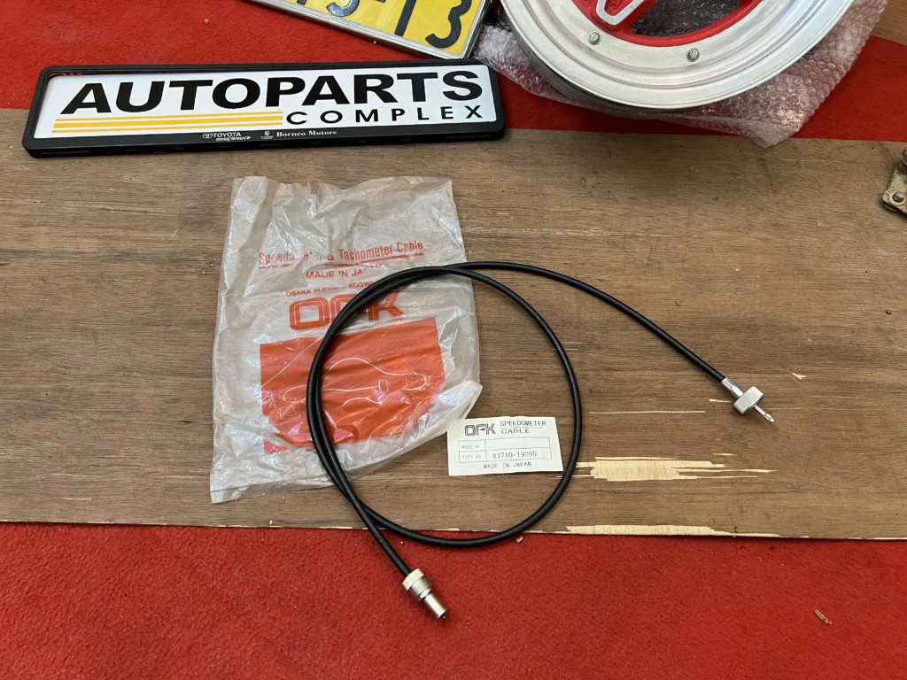 Toyota Corolla KE20 KE25 KE26 TE27 1970 - 74 Speedometer cable (2)