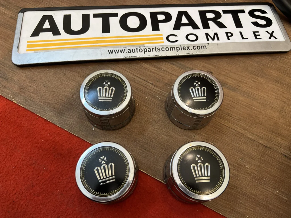 Toyota crown Ms123 Gs121 ms125 1983 - 1987 wheel center caps set (2)