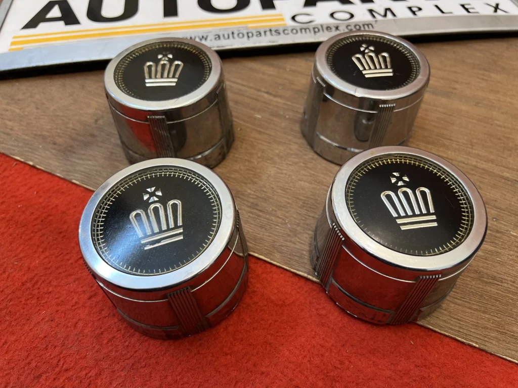 Toyota crown Ms123 Gs121 ms125 1983 - 1987 wheel center caps set (4)