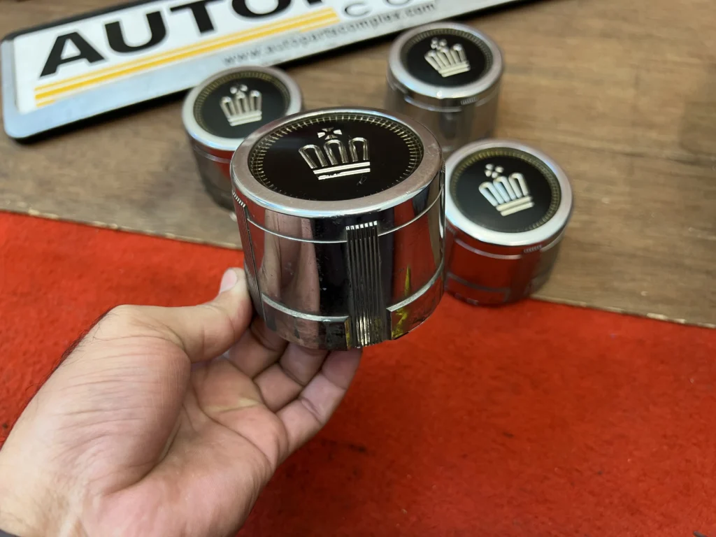 Toyota crown Ms123 Gs121 ms125 1983 - 1987 wheel center caps set (6)