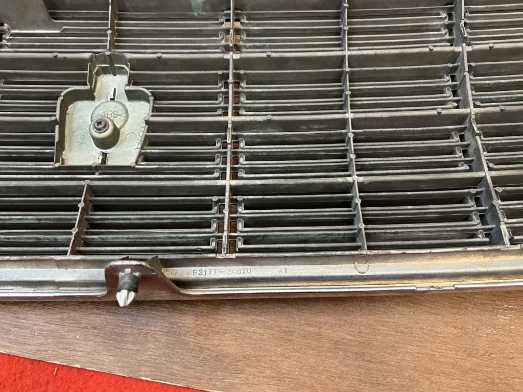 Toyota crown jzs151 jzs155 1995 - 1997 front radiator grille (9)