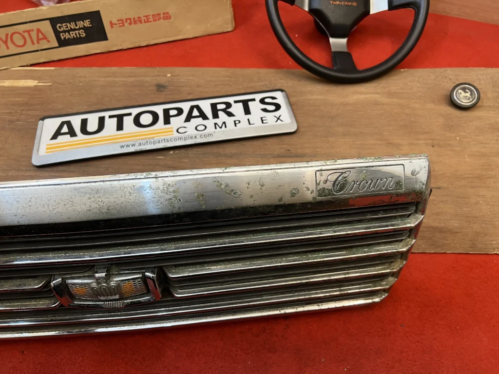 Toyota crown ms100 ms105 front radiator grille (5)