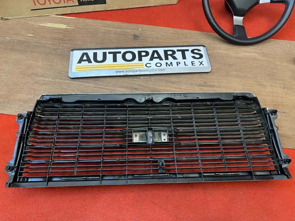 Toyota crown ms100 ms105 front radiator grille (7)