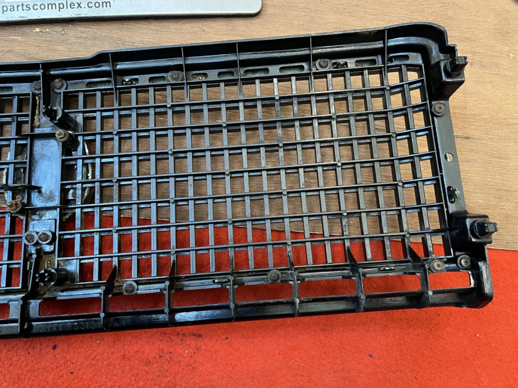 Toyota crown ms80 ms85 1976 1977 1978 1979 front radiator grille (6)