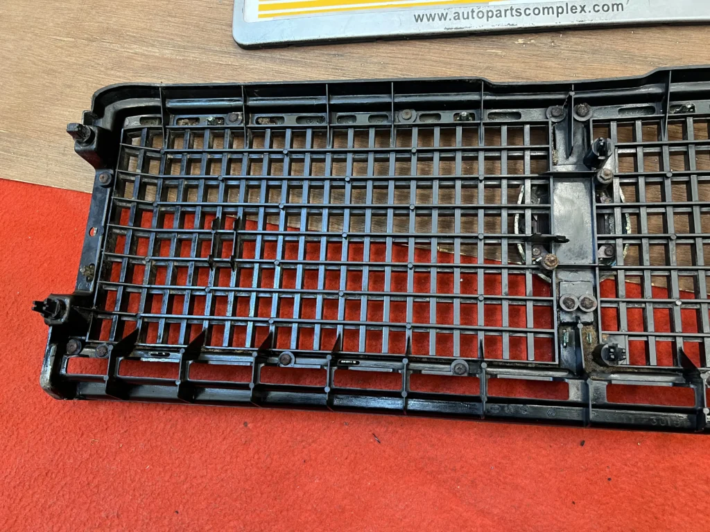 Toyota crown ms80 ms85 1976 1977 1978 1979 front radiator grille (7)