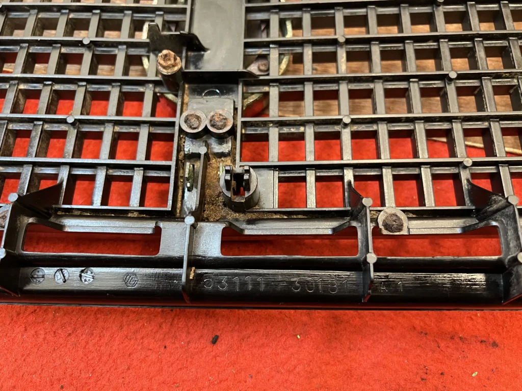 Toyota crown ms80 ms85 1976 1977 1978 1979 front radiator grille (8)