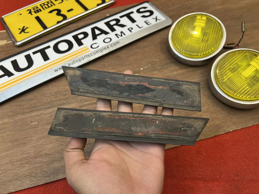 Toyota ke70 Ae71 Ce71 Front Fender Hi-Cam body moldings pair (1)