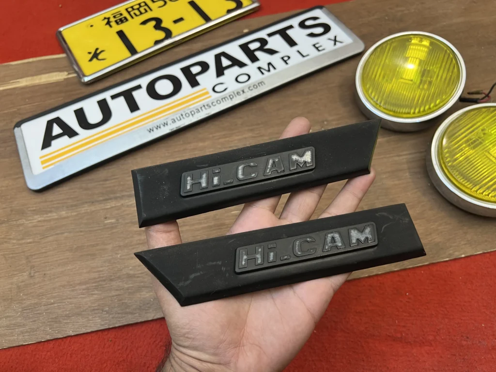 Toyota ke70 Ae71 Ce71 Front Fender Hi-Cam body moldings pair (5)