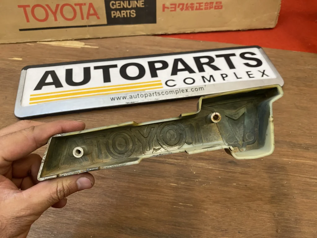 Toyota pickup Hilux 4wd 1981 1982 1983 grille Toyota badge (6)