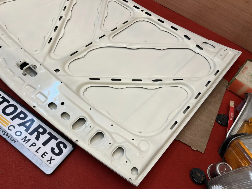 Corolla 1980 1981 sedanwagon ke70 te72 bonnet (9)