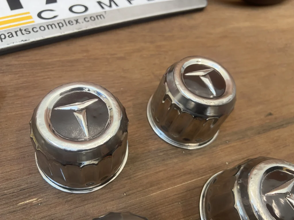 Corolla 1980 - 1983 Ke70 ae70 wheel center caps set of 4 (3)