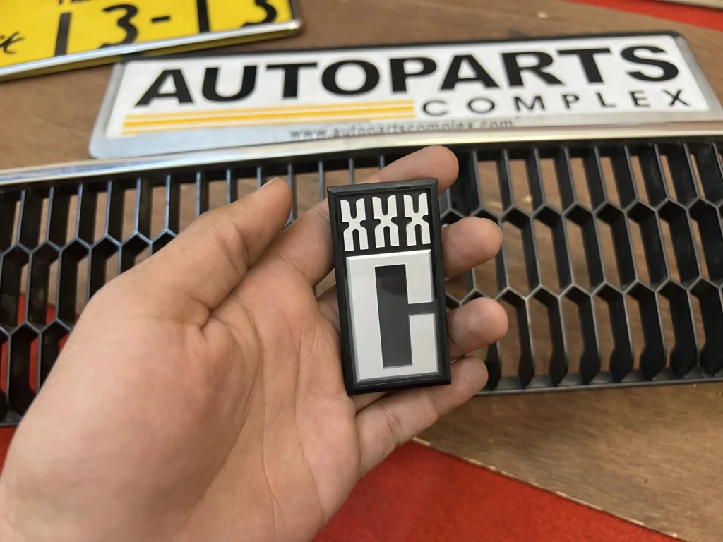 Corolla 1980 XXX C grille badge (Silver) (2)