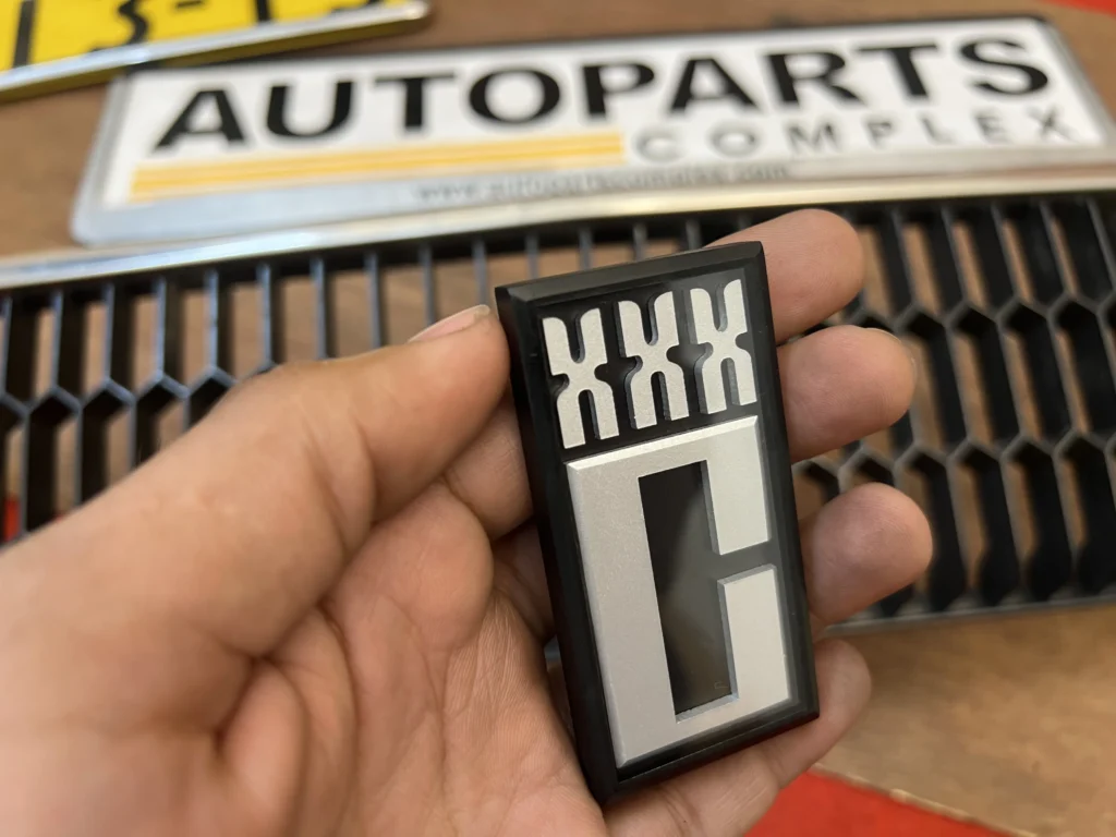 Corolla 1980 XXX C grille badge (Silver) (3)