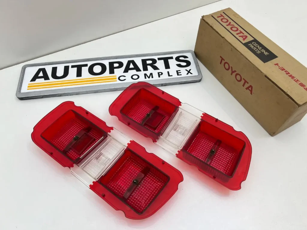 Corolla Sprinter Trueno TE27 KE25 tail light lenses NOS OEM pair (10)