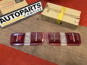 Corolla Sprinter Trueno TE27 KE25 tail light lenses NOS OEM pair (2)