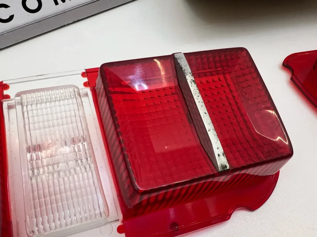 Corolla Sprinter Trueno TE27 KE25 tail light lenses NOS OEM pair (3)