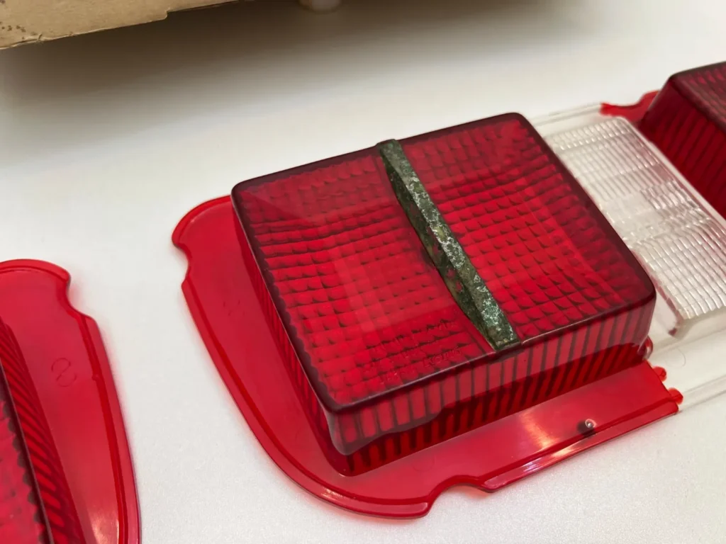 Corolla Sprinter Trueno TE27 KE25 tail light lenses NOS OEM pair (5)