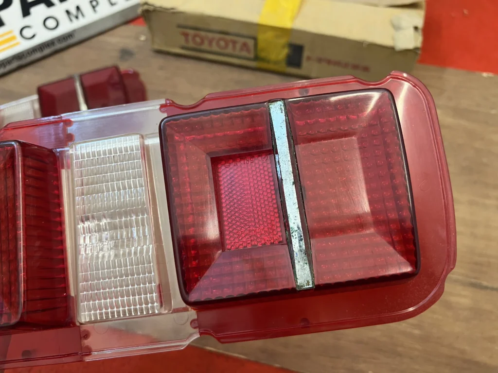 Corolla Sprinter Trueno TE27 KE25 tail light lenses NOS OEM pair (6)
