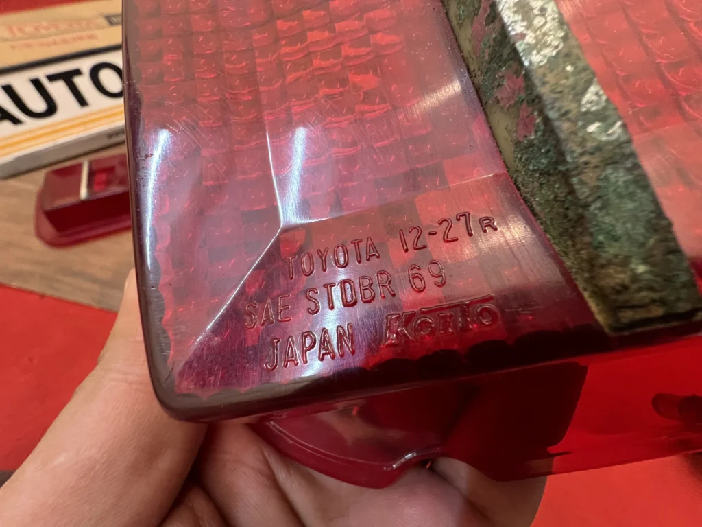 Corolla Sprinter Trueno TE27 KE25 tail light lenses NOS OEM pair (7)