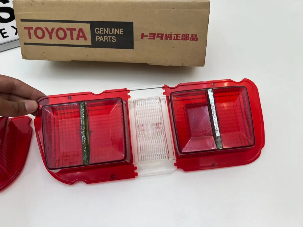 Corolla Sprinter Trueno TE27 KE25 tail light lenses NOS OEM pair (9)