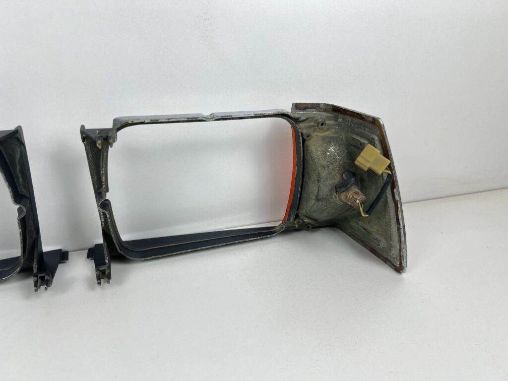 Corolla te72 1982 1983 USDM headlight bezels pair (14)