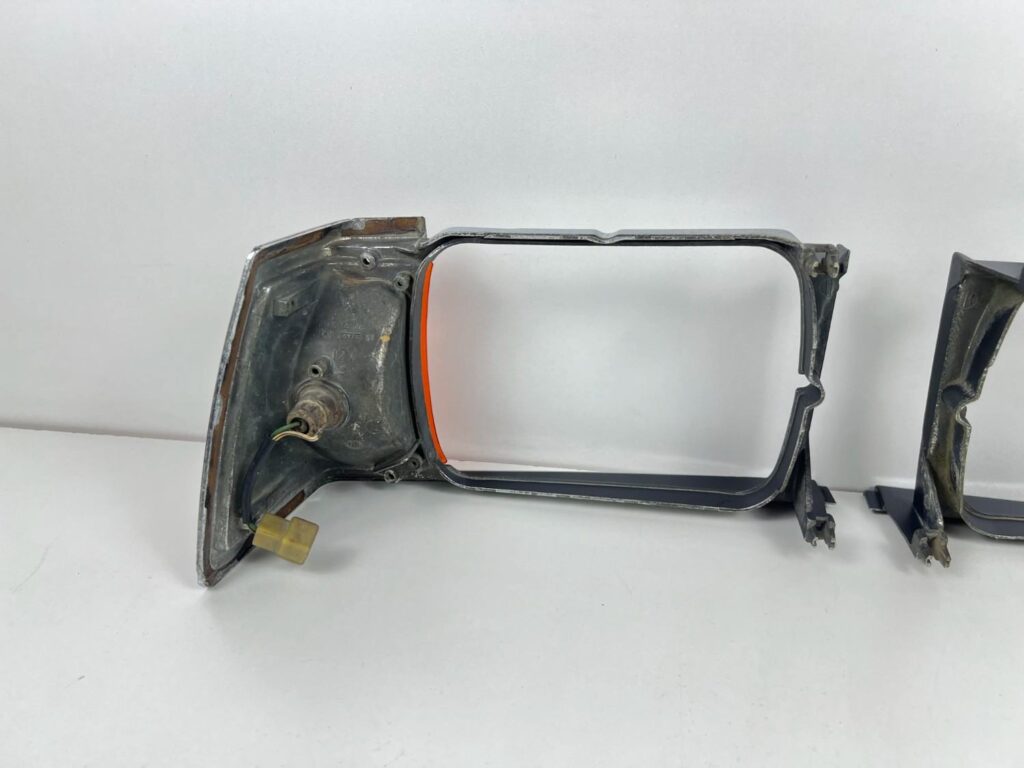 Corolla te72 1982 1983 USDM headlight bezels pair (15)