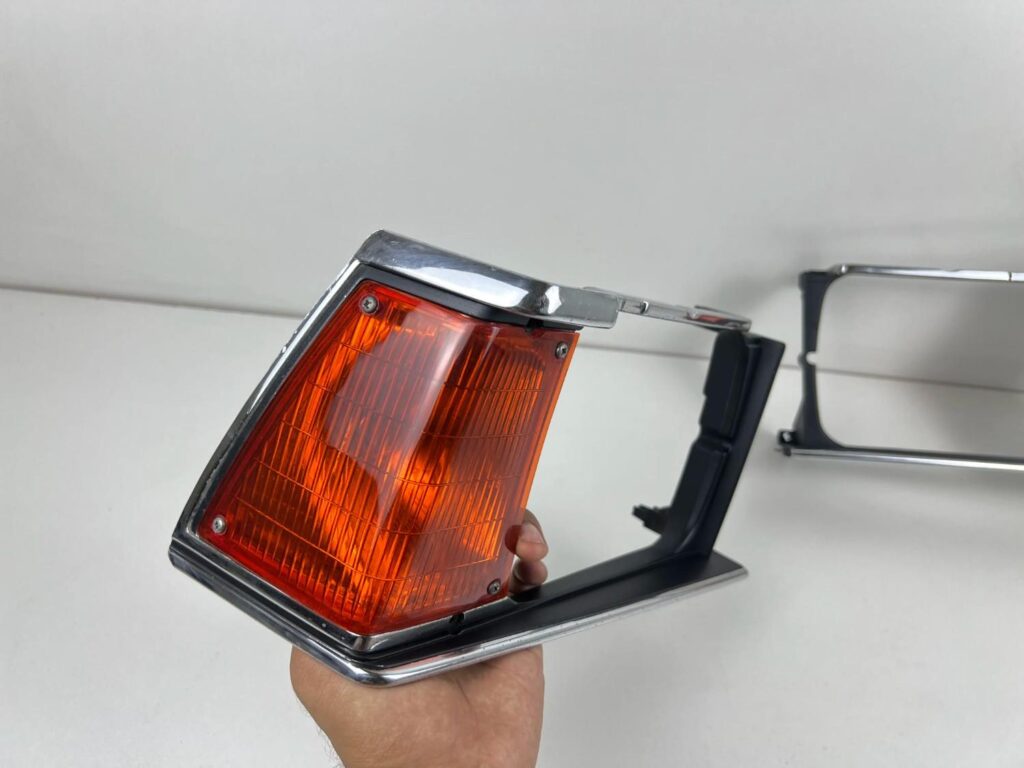 Corolla te72 1982 1983 USDM headlight bezels pair (5)