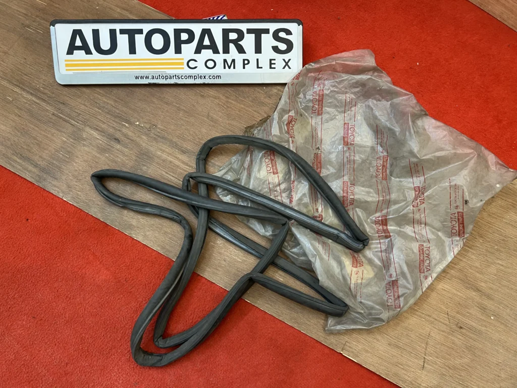 Corona Rt40 trunk rubber seal (2)