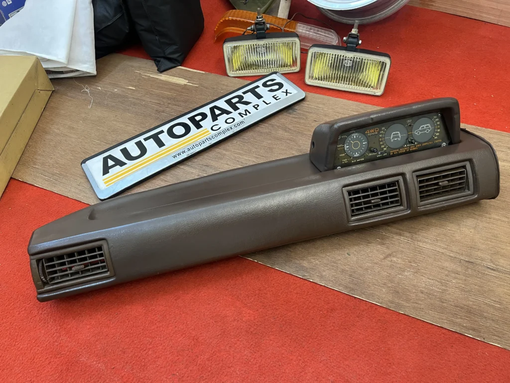 Hilux pickup 4runner 1984 - 1988 RHD dash pad with inclinometer (3)