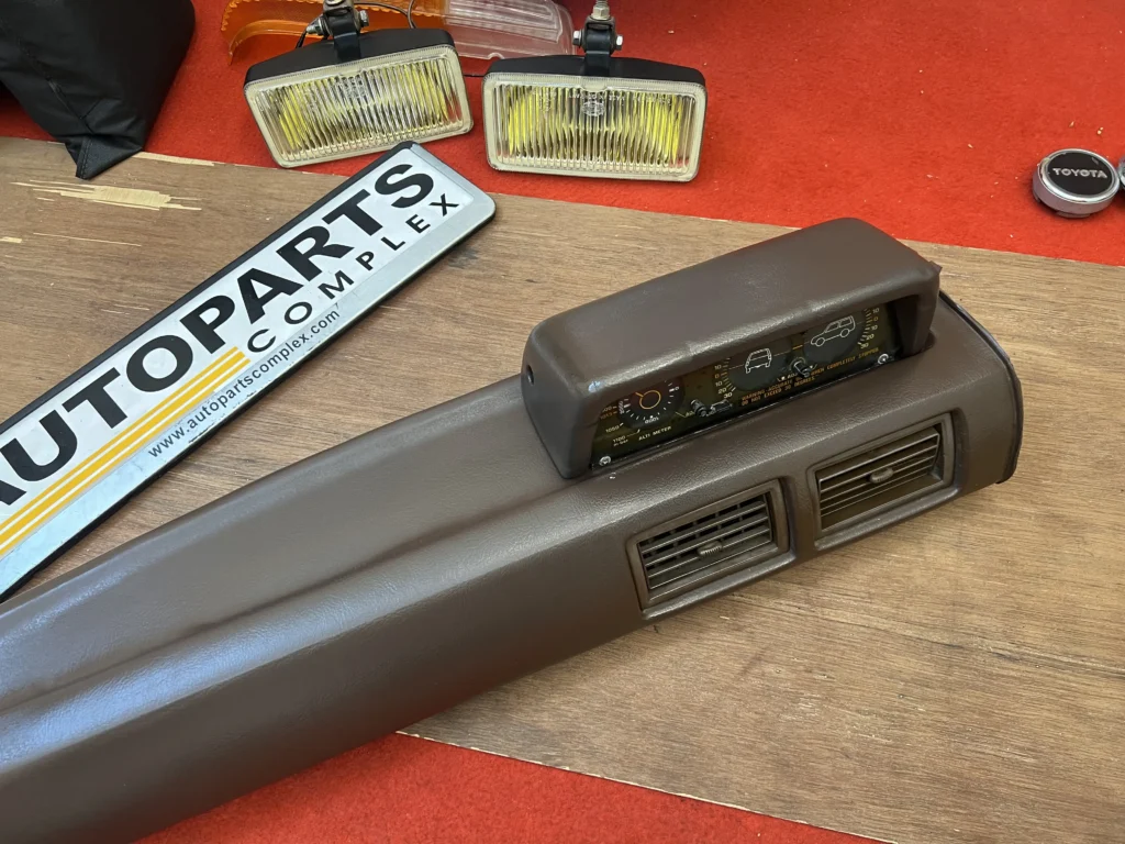 Hilux pickup 4runner 1984 - 1988 RHD dash pad with inclinometer (9)