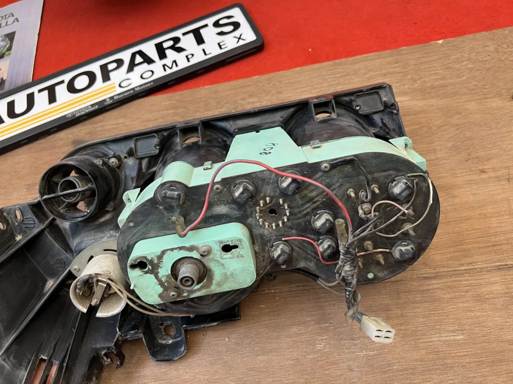 Mazda 808 RHD dash cluster (1)