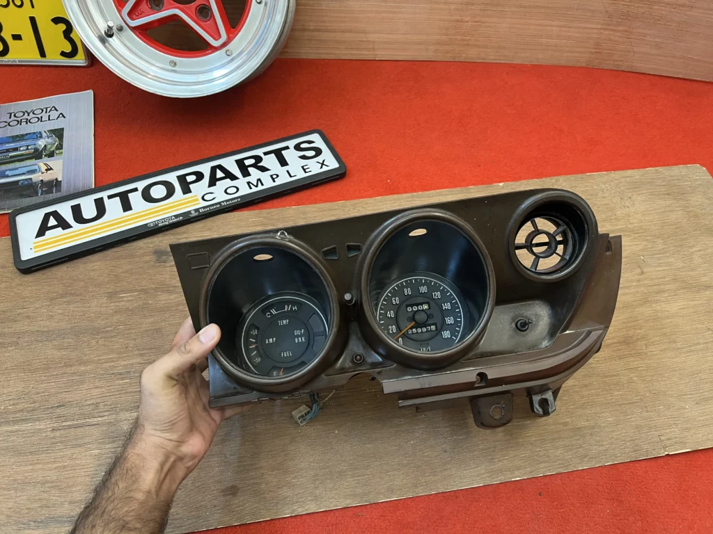 Mazda 808 RHD dash cluster (2)