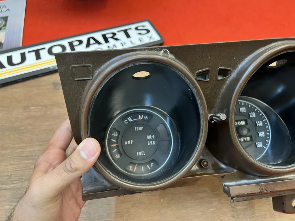 Mazda 808 RHD dash cluster (3)