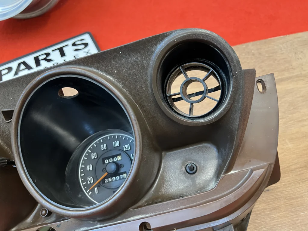 Mazda 808 RHD dash cluster (5)