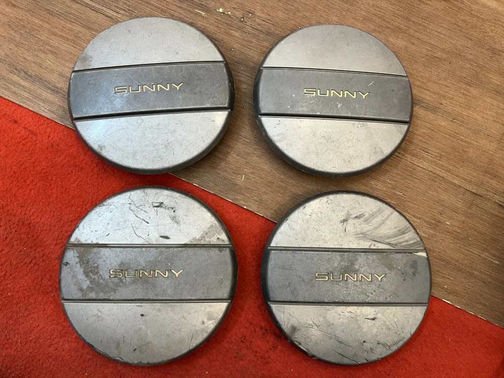 Nissan sunny B11 wheel center caps (3)