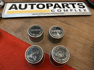 OEM Toyota center caps fits ke30 Ke70 Ke36 corolla and some other 70s (2)