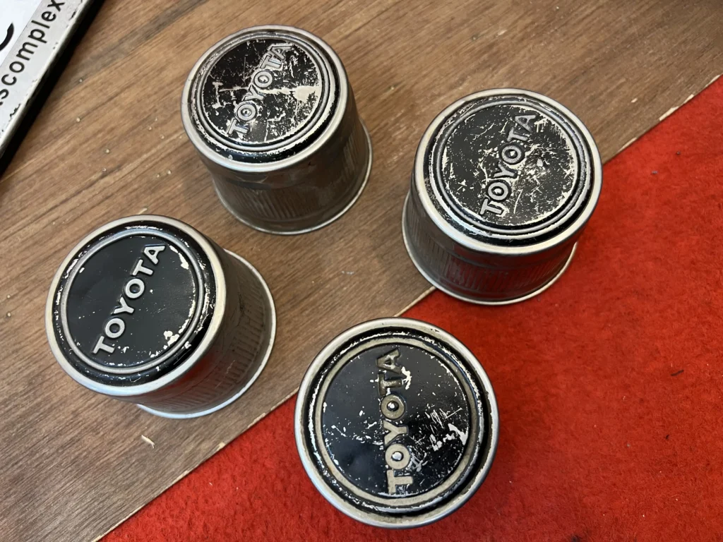 OEM Toyota center caps fits ke30 Ke70 Ke36 corolla and some other 70s (4)
