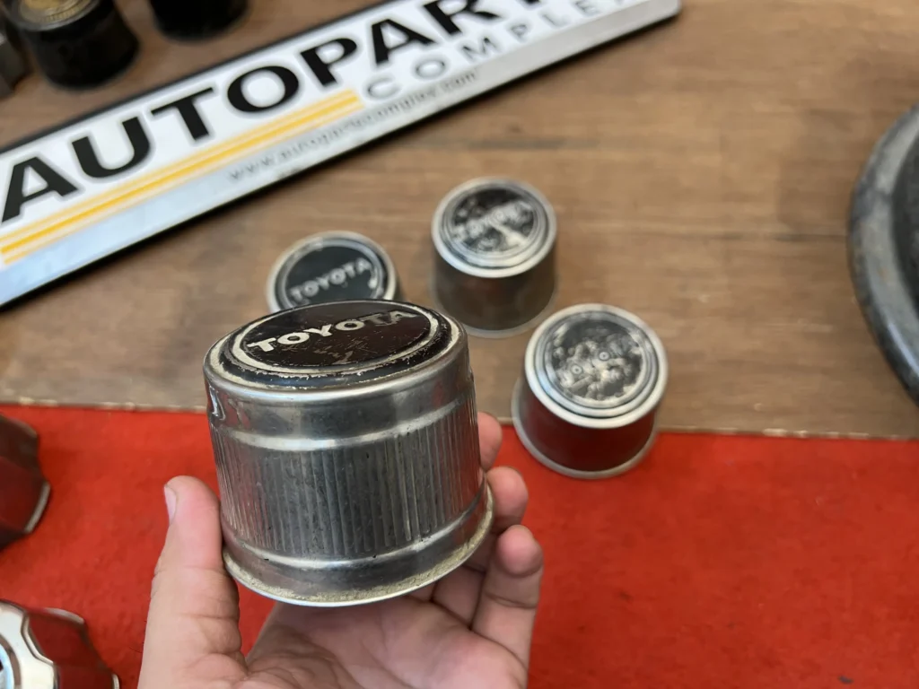 OEM Toyota center caps fits ke30 Ke70 Ke36 corolla and some other 70s (5)