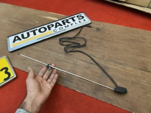 OEM Toyota pillar Antenna for Corolla 1980 1981 Starlet KP60 KP61 Hilux 1979-83 (2)