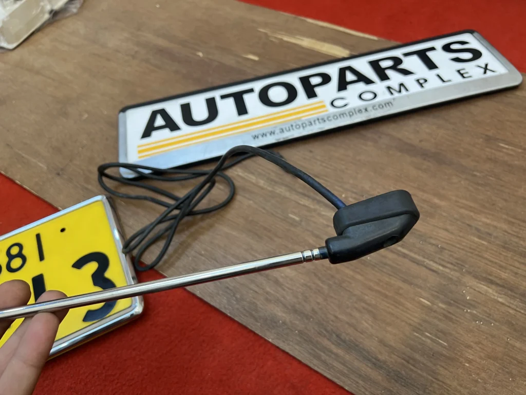 OEM Toyota pillar Antenna for Corolla 1980 1981 Starlet KP60 KP61 Hilux 1979-83 (3)