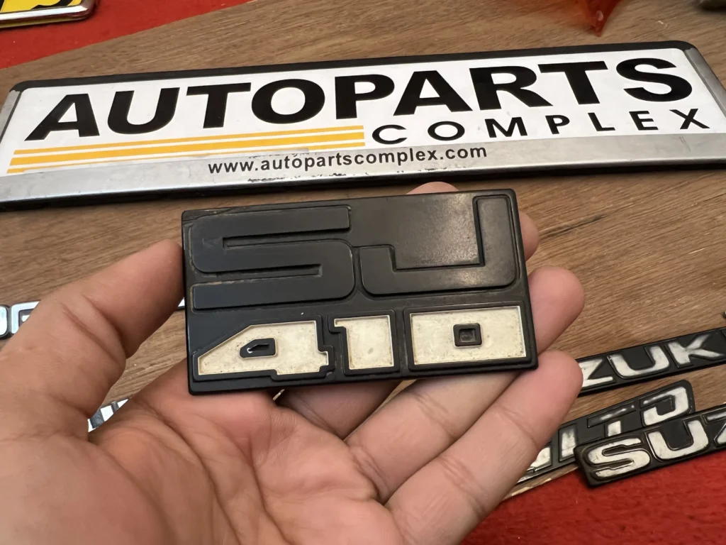 Suzuki samurai SJ410 badge OEM used item (2)