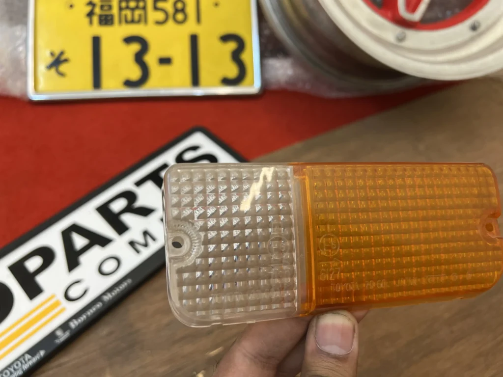 TOYOTA CORONA RT100 RT104 Front Turn Signal Light Lamp Lens left OEM NOS (3)