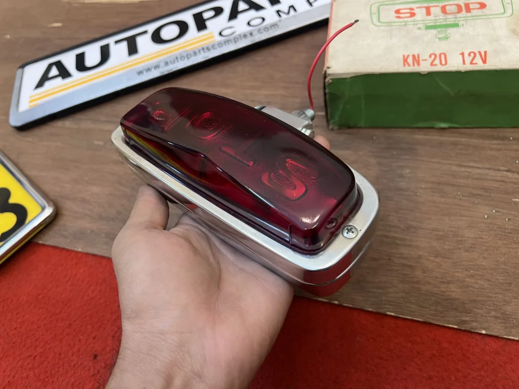 Vintage stop lamp (4)