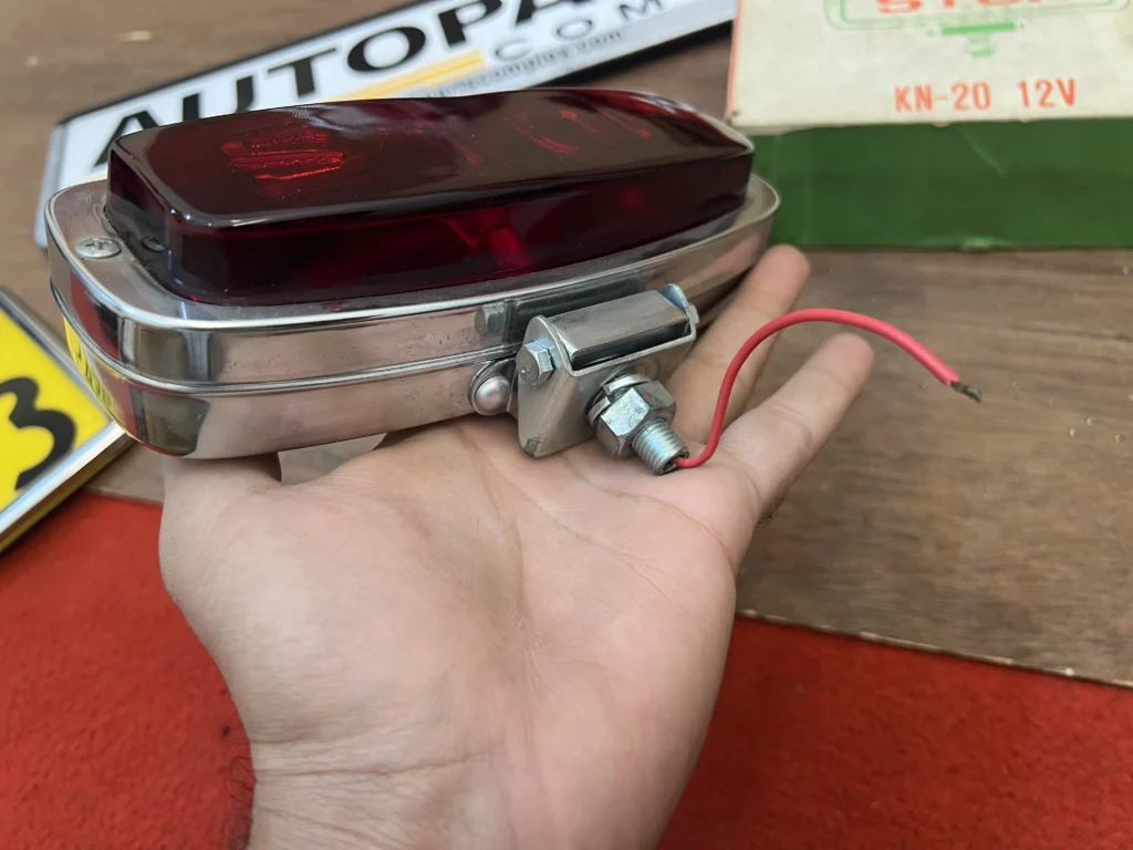 Vintage stop lamp (6)